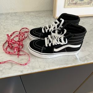 And black and white high top sneaker BRAND NEW